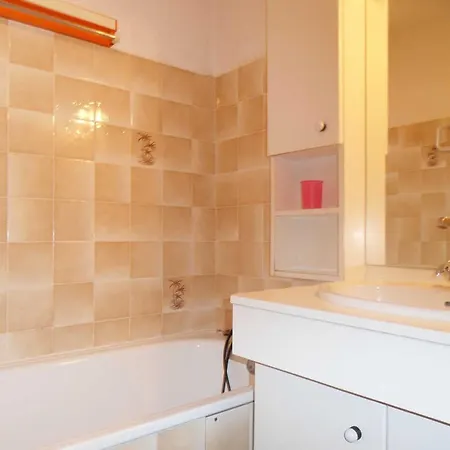 Appartement Divisible Pour 3 Pers, Prox Commerces Et Pistes, Parking Gratuit, Balcon - Fr-1-329-13